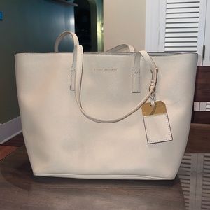 Marc Jacob’s Tan Shoulder Bag